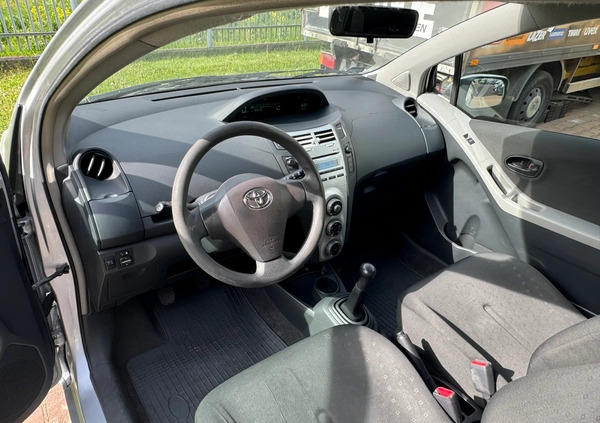 Toyota Yaris cena 9700 przebieg: 305000, rok produkcji 2006 z Połaniec małe 79
